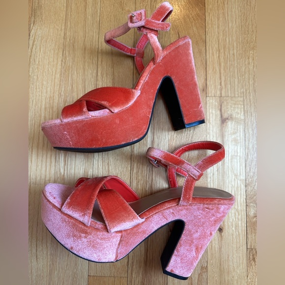 Platform Velvet Sandals in Sandbar Orange size 8 - Picture 5 of 8